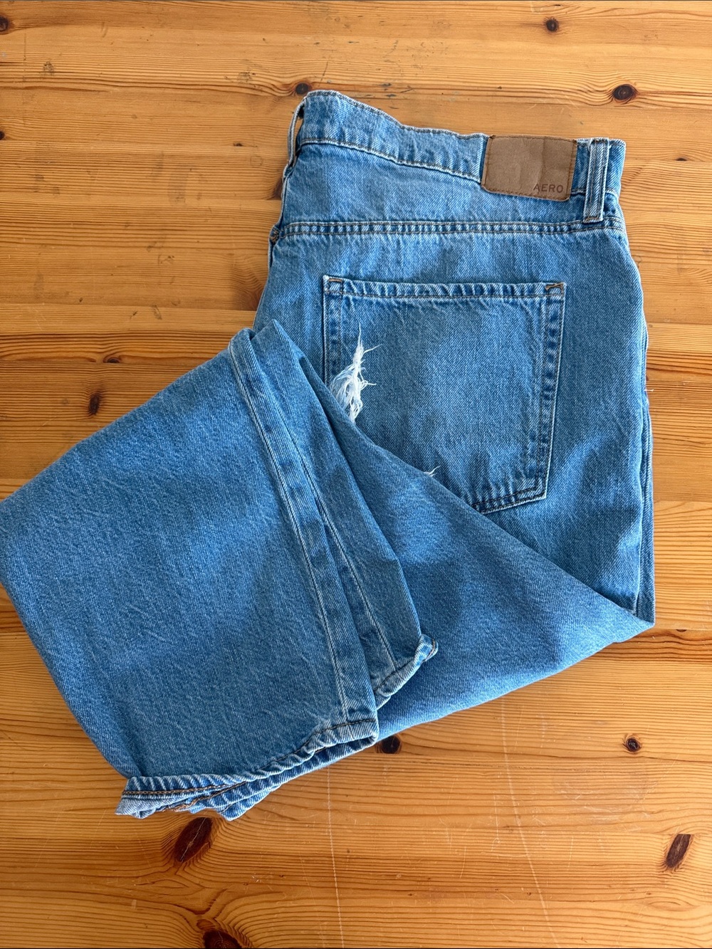 Aeropostale Women’s Relaxed Light Blue Denim Jeans